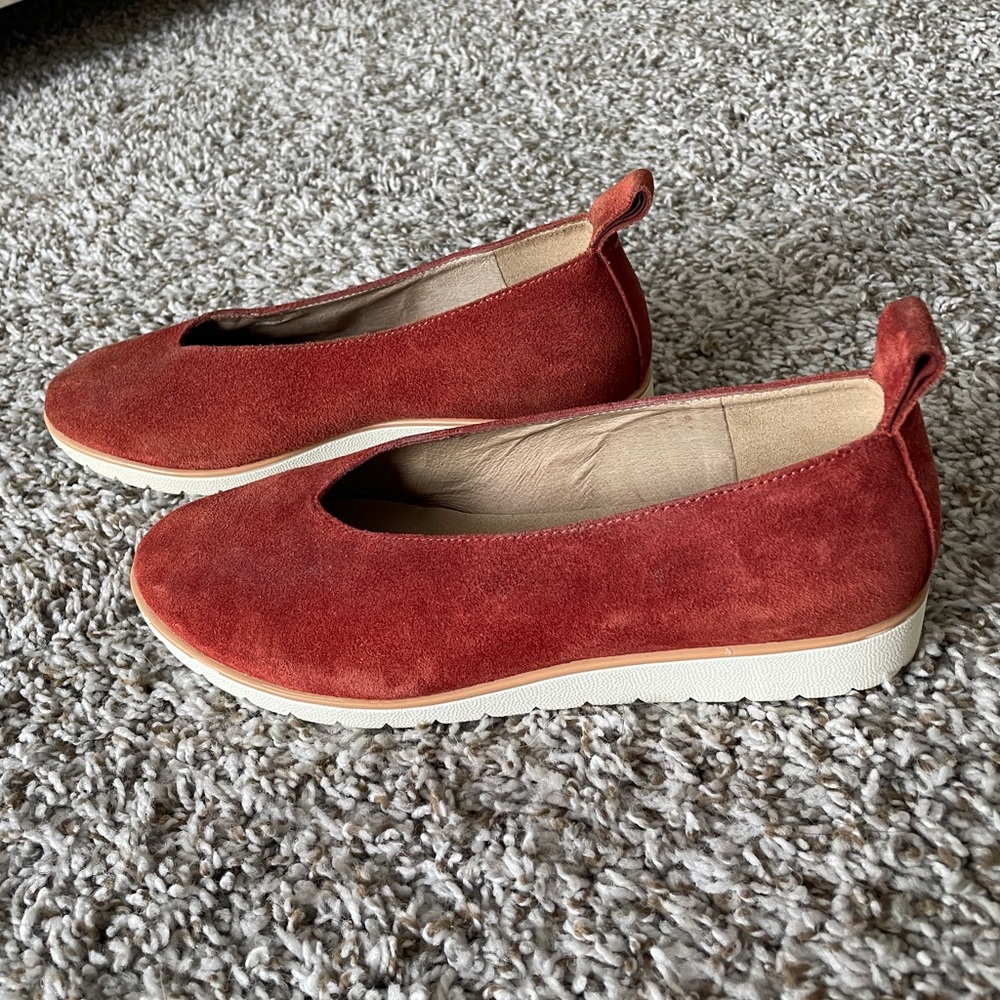 Reddish/Orange Size 6 1/2 ballet flats with a small platform
